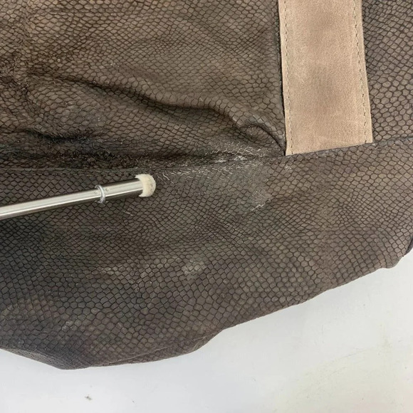 Corsia Women's Snakeskin Style Scale Pattern‎ Leather Deep Tote Bag - Picture 11 of 14